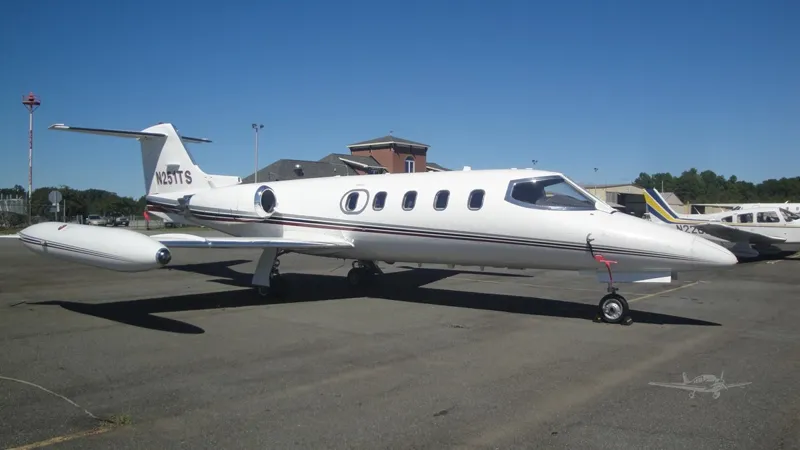 Learjet 25