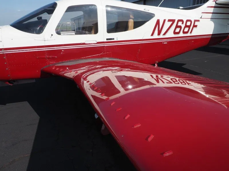 1993 Commander Commander 114B