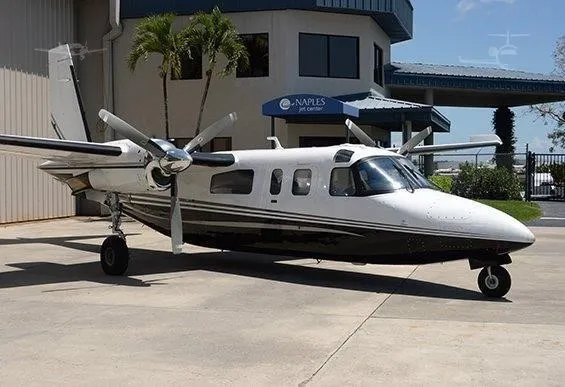 1976 Commander Commander 690B
