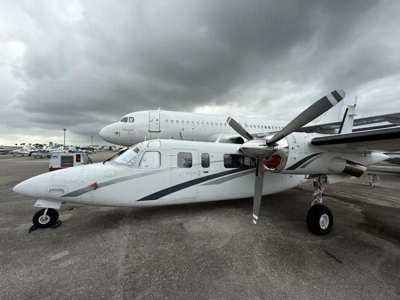 Commander Commander 690B