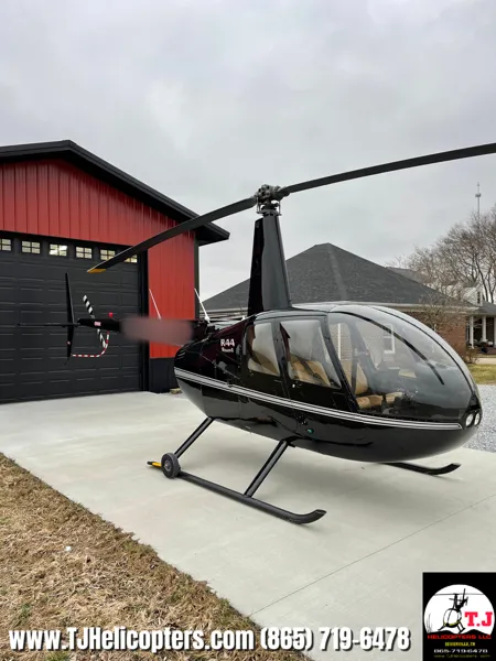 2009 Robinson R44 Raven 2 with AC, almost new blades!