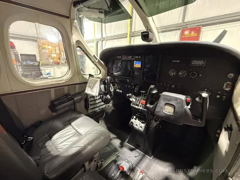 Cessna T337G AND HANGAR