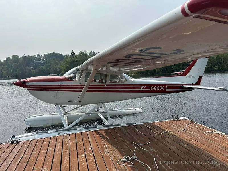 Cessna 172 HAWK XP ON FLOATS