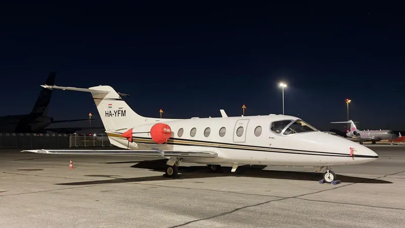 2001 HAWKER 400 (sold)