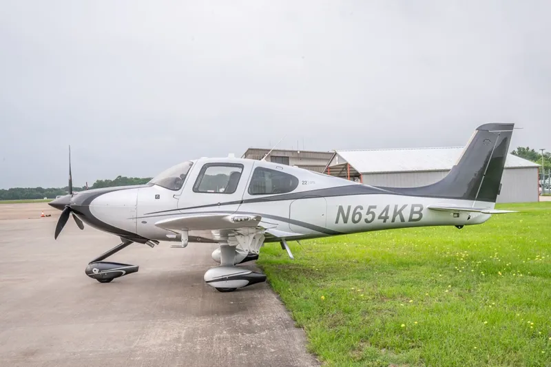 Cirrus SR22
