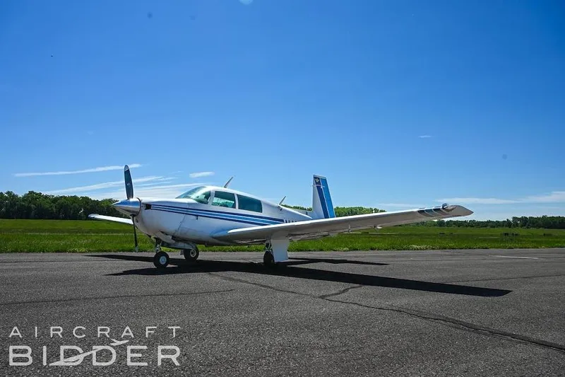 Mooney M20J