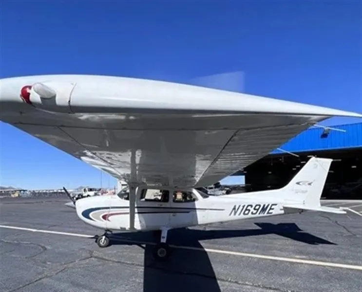 2000 Cessna 172 for sale