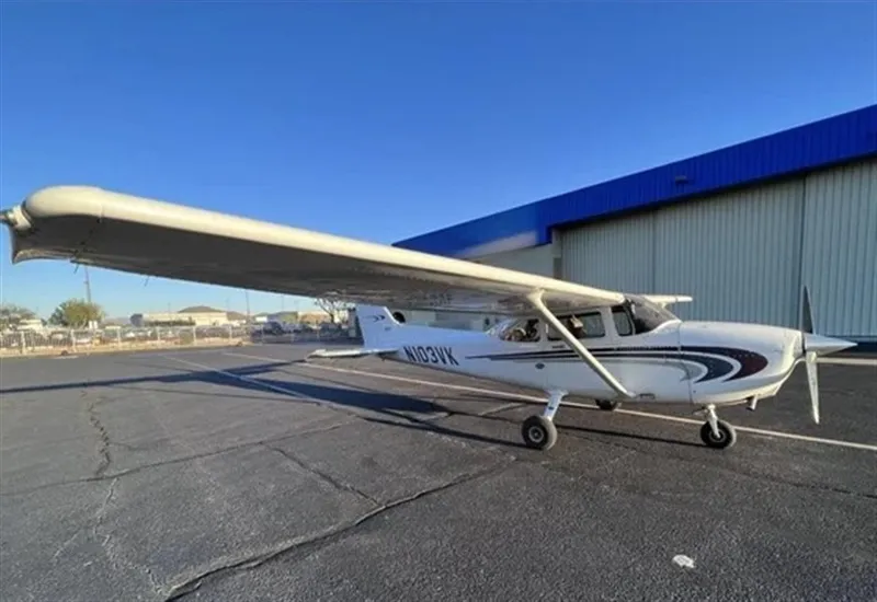 2000 Cessna 172 for sale