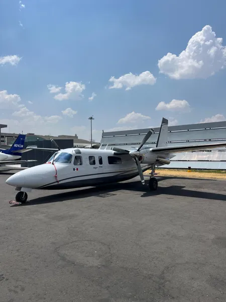 1977 Commander Commander 690B