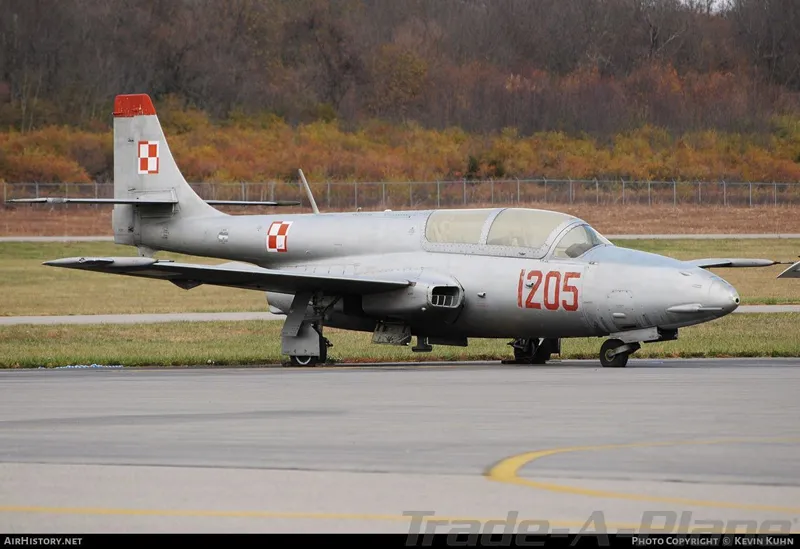 1970 PZL TS-11 ISKRA